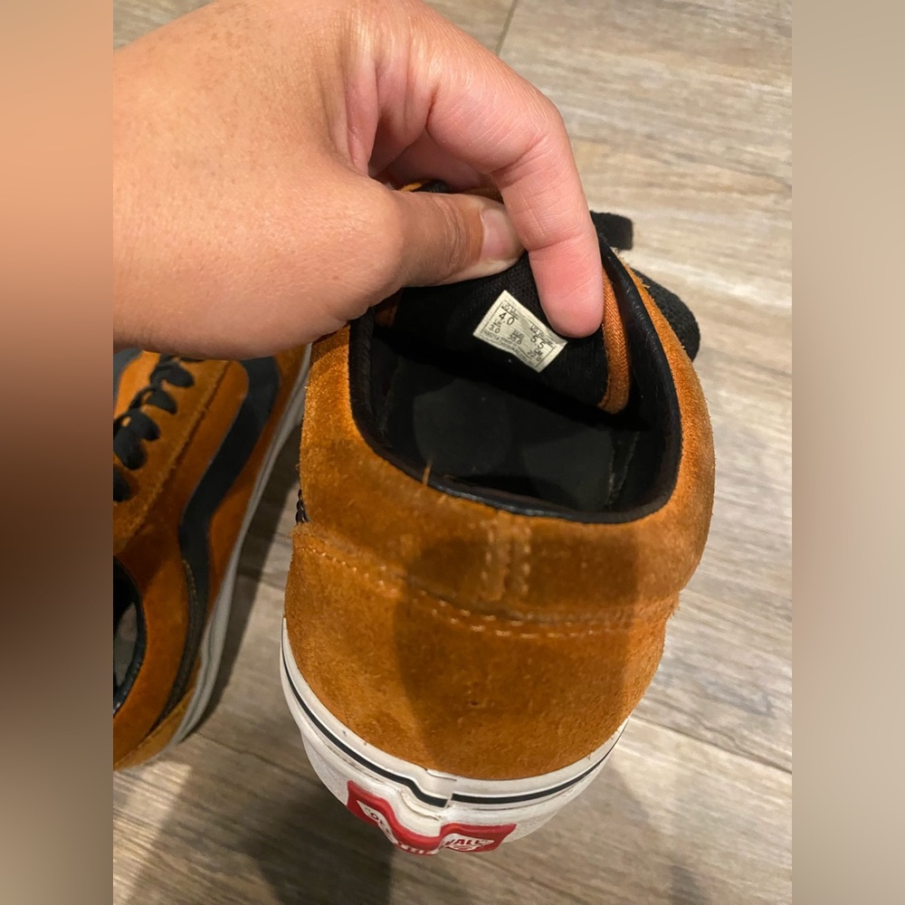 Vans - Picture 3 of 3